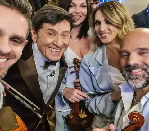 Musicisti insieme a Gianni Morandi a Sanremo